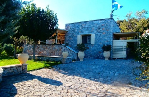Gythio Villa | Discover a Traditional Villa by Mavrovouni's Golden Sands