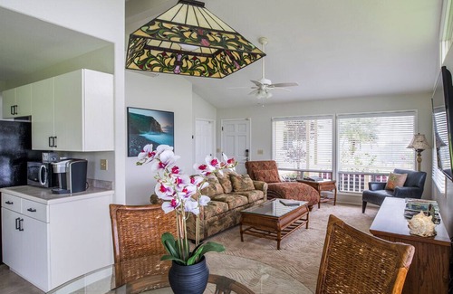 Pepeekeo House | Exclusive Tropical Bungalow with Ocean View & Pool Access