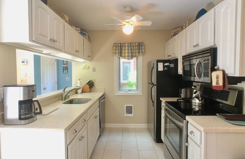 Brewster Condo | Billington Retreat: 2 Bedrooms, Pool & Rated 9.4/10!