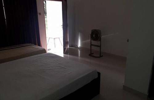 Anuradhapura House | Family-Friendly Thisawewa Breeze: Rated 8/10 by Guests