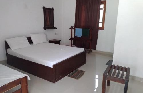 Anuradhapura House | Family-Friendly Thisawewa Breeze: Rated 8/10 by Guests