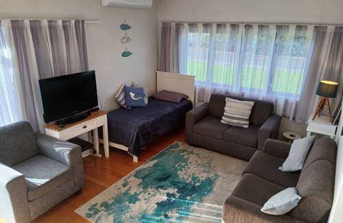 Ruakaka House | Pet-Friendly Retreat at Thistle Do Beach Bach, Ruakaka