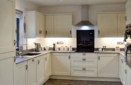 Fintry House | Pet-Friendly Thistlebank: 4-Star Stay with Perfect Score