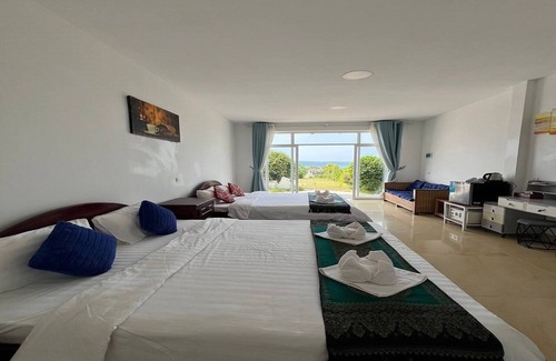 Koh Rong Sanloem Hotel | ThmorDa Resort: Family-Friendly Stay with Breakfast Included