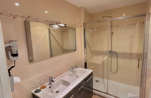 Thoiry Hotel | Relaxing Stay at Auberge de L'étoile with Spa & Breakfast