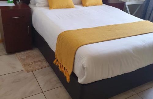 Kanye Bed & Breakfast | Top-Rated Thokgamo Bed and Breakfast with Hot Tub Access