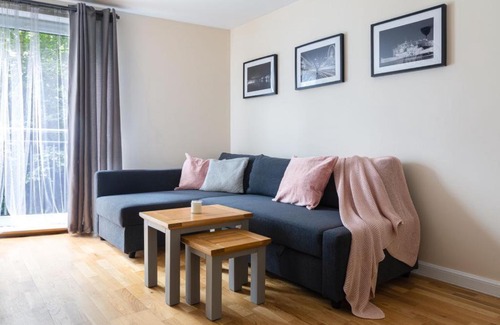 Restalrig Apartment | Cozy & Stylish Thomahome Apartment - 4-Star Family Retreat