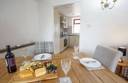 Thornhill Cottage | Relaxing Thomas Carlyle Cottage with Hot Tub & Pool Access