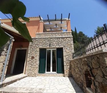 Limni Villa | Family-Friendly Thomas House with Kitchen & Top Reviews