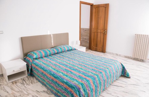 Comiso Bed & Breakfast | Cozy Thomas's Home - Family-Friendly Apartment Awaits!
