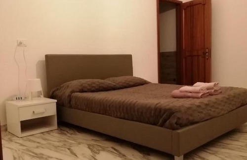 Comiso Bed & Breakfast | Cozy Thomas's Home - Family-Friendly Apartment Awaits!