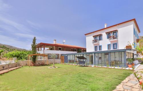 Datca City Center Apartment | Family-Friendly Thomas Suites Datça with Breakfast Included