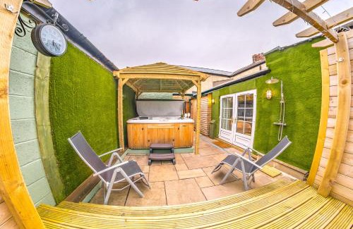 Spennymoor Hotel | Thomas Wright House: Pet-Friendly Stay with Hot Tub Access