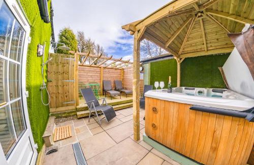 Spennymoor Hotel | Thomas Wright House: Pet-Friendly Stay with Hot Tub Access