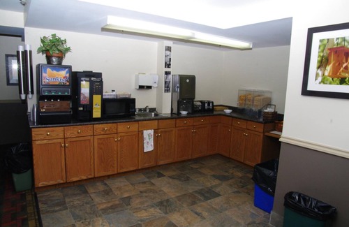 Thompson Hotel | Budget-Friendly Stay at Thompson's Best Value Inn & Suites