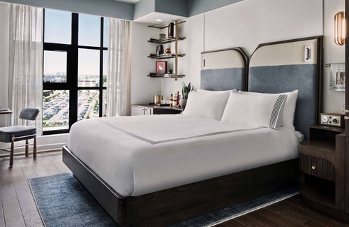 Navy Yard Hotel | Elegant Thompson Washington D.C. by Hyatt - 4-Star Comfort