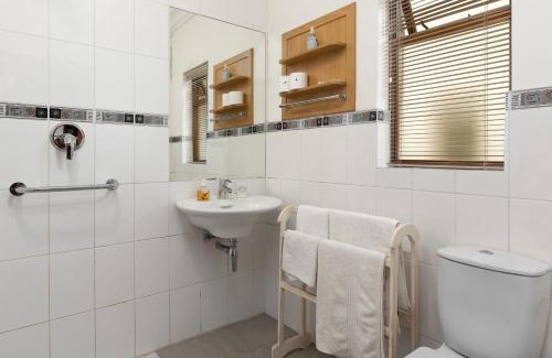 Plumstead House | Thomson's Accommodation: Oceanfront Bliss for Families