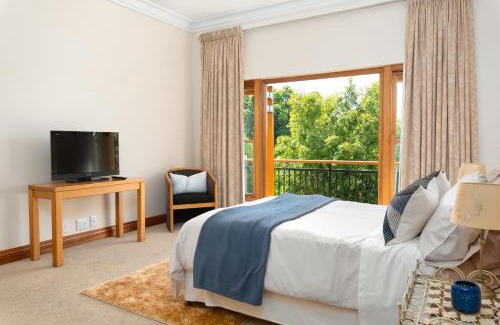 Plumstead House | Thomson's Accommodation: Oceanfront Bliss for Families