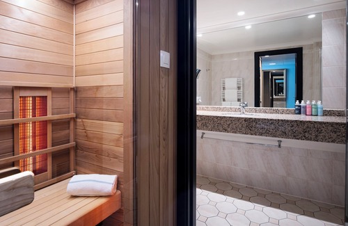Chatelain Hotel | Discover Thon Hotel Bristol Stephanie: 4-Star Eco-Friendly Retreat