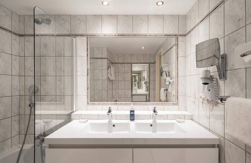 Chatelain Hotel | Discover Thon Hotel Bristol Stephanie: 4-Star Eco-Friendly Retreat