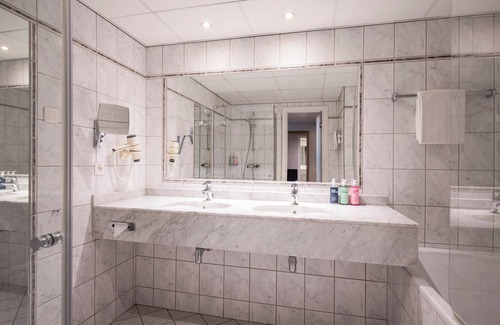 Chatelain Hotel | Discover Thon Hotel Bristol Stephanie: 4-Star Eco-Friendly Retreat
