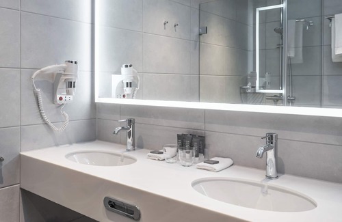 Lorenskog Hotel | Explore Thon Hotel Snø: Family-Friendly with Top Amenities