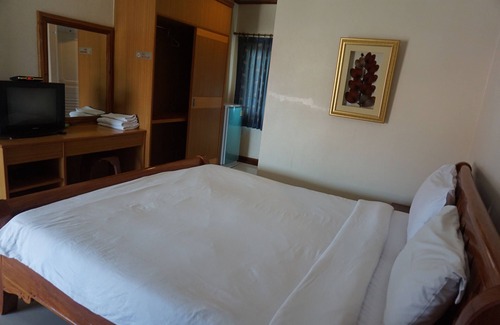 Nok Mueang Hotel | Budget-Friendly Retreat at Thon Koon Resort with Kitchen