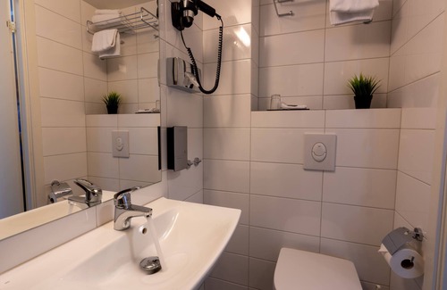 Maloy Hotel | Discover Thon Partner Hotel Måløy: Family-Friendly Comfort
