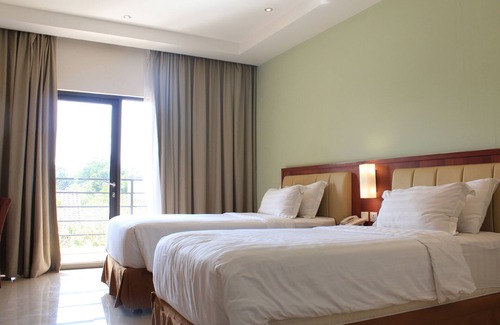 Medan Hotel | Comfortable Stay at Thong's Inn - KNO Kualanamu Hotel