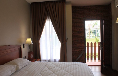 Medan Hotel | Comfortable Stay at Thong's Inn - KNO Kualanamu Hotel