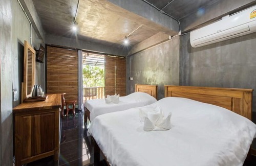 Thong Pha Phum House | Tranquil Thongphaphum River Retreat with Family Amenities