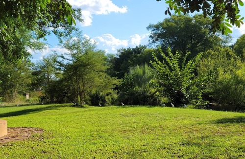 Livingstone Cabin | Discover Thorn Tree House: Family-Friendly with Pool & Dining