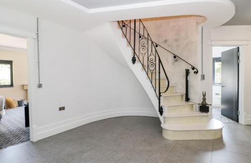 Guarlford House | Family-Friendly Thornbury: A Premier 4-Star Retreat