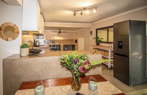 Thorny Bush Game Reserve Cabin | Explore Thornhill Safari Lodge: Family-Friendly Retreat