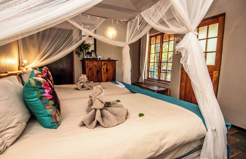 Thorny Bush Game Reserve Cabin | Explore Thornhill Safari Lodge: Family-Friendly Retreat