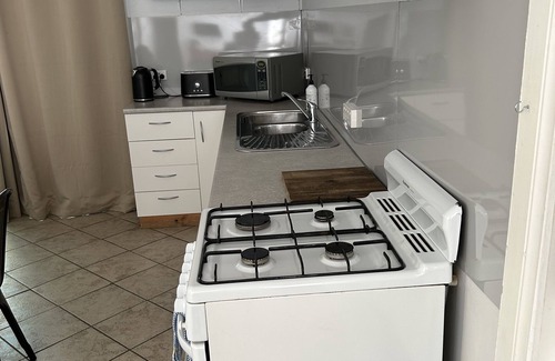 Broken Hill House | Pet-Friendly Thornton House with Ocean Views for All Stays
