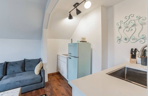 Cheyney Apartment | Cozy Thornton Studio with Kitchenette & Breakfast Included