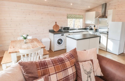 Ashover Cottage | THORNTREE LODGE: Pet-Friendly Retreat with Perfect Reviews