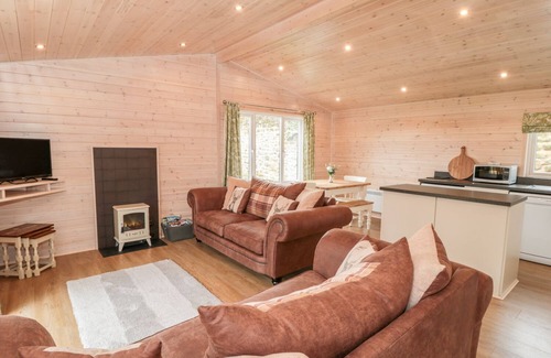 Ashover Cottage | THORNTREE LODGE: Pet-Friendly Retreat with Perfect Reviews