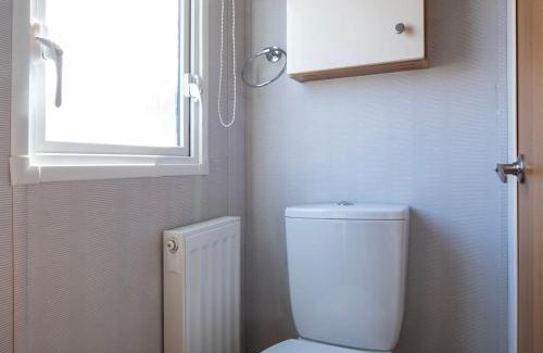 Cleethorpes Apartment | Discover Thorpe Park: Family and Pet-Friendly Retreat