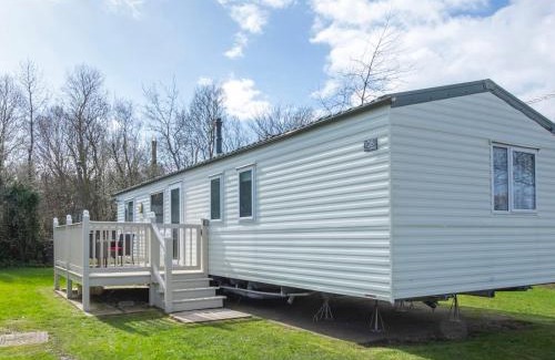 Cleethorpes Apartment | Discover Thorpe Park: Family and Pet-Friendly Retreat
