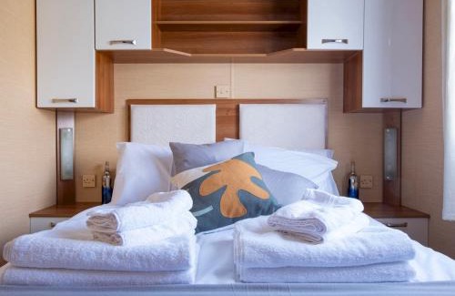 Cleethorpes Apartment | Discover Thorpe Park: Family and Pet-Friendly Retreat