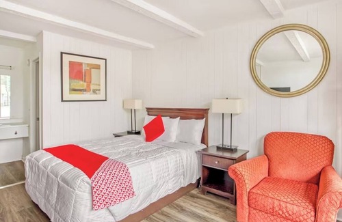 Kernersville Hotel | Thoughtfully Designed Room Great for Business or Leisure Travelers