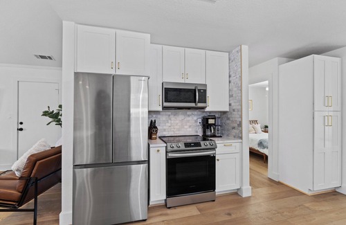 Kyle House | Modern 3 Bedroom House with Pool Near Austin & Hill Country