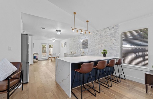 Kyle House | Modern 3 Bedroom House with Pool Near Austin & Hill Country