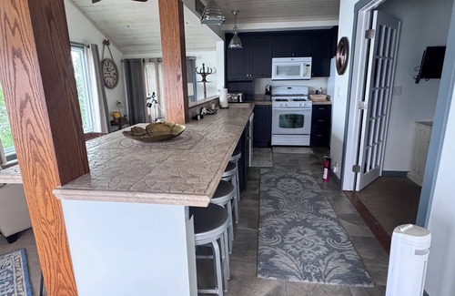 Wellesley Island Apartment | Thousand Islands Escape: Lake View & Poolside Relaxation