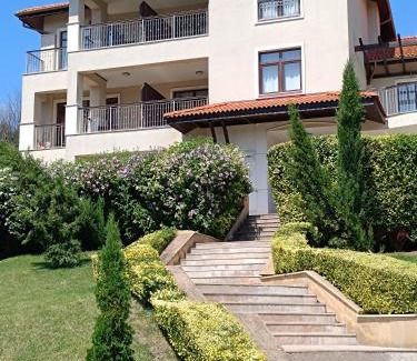 Kavarna Apartment | Discover Thracian Cliffs: Golf Holiday with Ocean Views