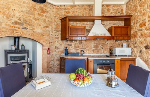 Thrapsano House | Thrapsano House: Ideal Getaway with Private Pool & Spa
