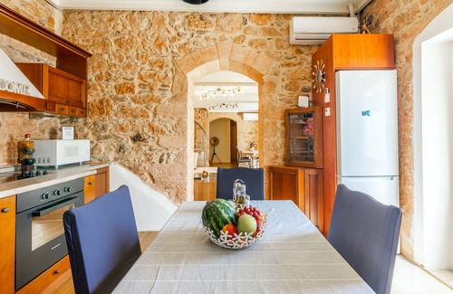 Thrapsano House | Thrapsano House: Ideal Getaway with Private Pool & Spa