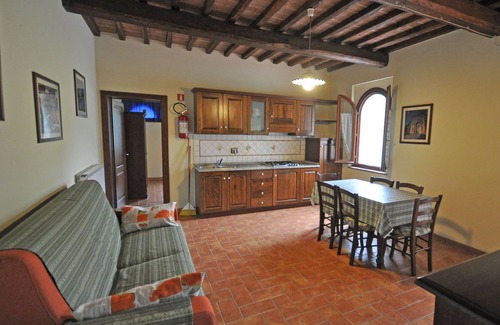 Montecatini Val di Cecina House | Pet-Friendly Three-Room Apartment with Pool & Ocean View